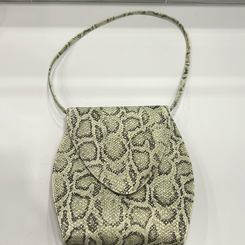 Green and black snakeskin print purse​
